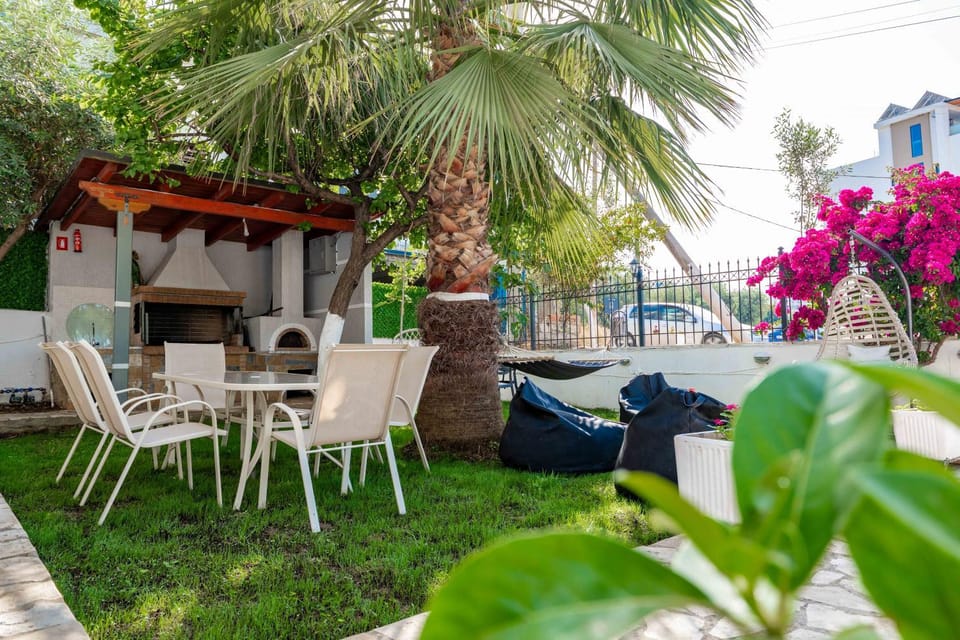 Garden, Seating area, Garden view