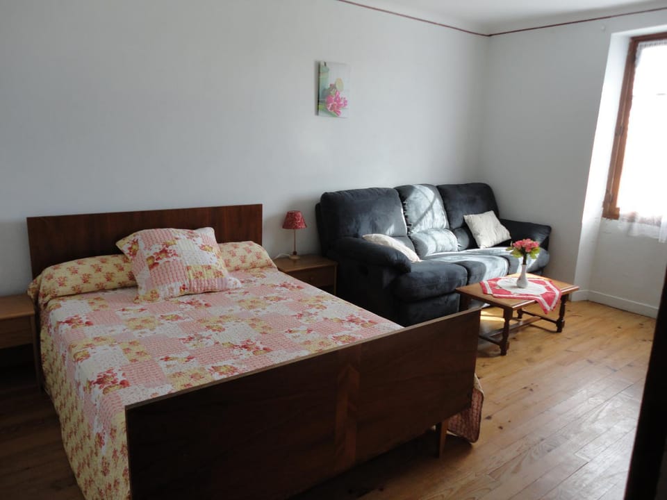 Gite CLEVACANCES House in Auvergne-Rhône-Alpes