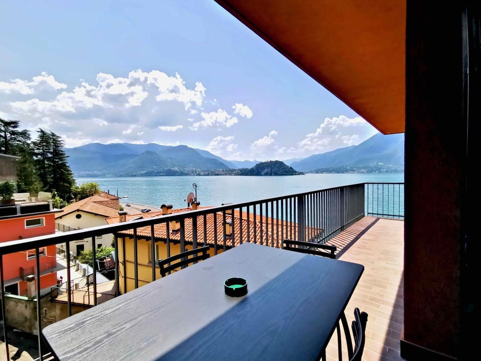 Balcony/Terrace, Lake view, Mountain view