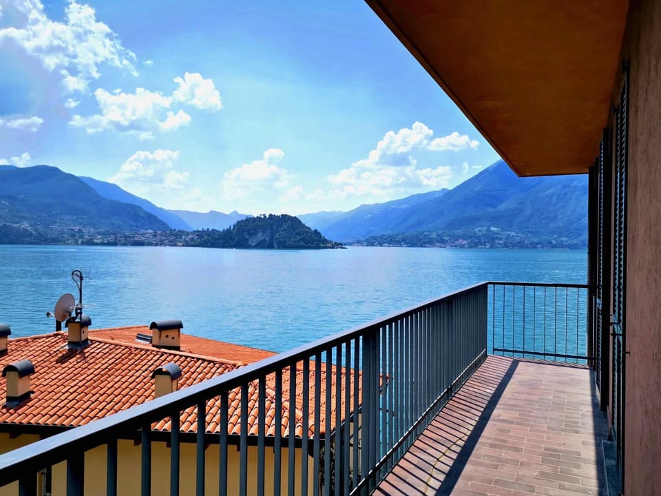 Balcony/Terrace, Lake view, Mountain view