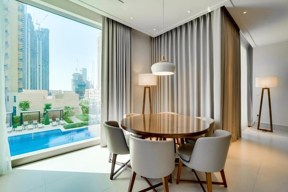 Living room, Seating area, Dining area