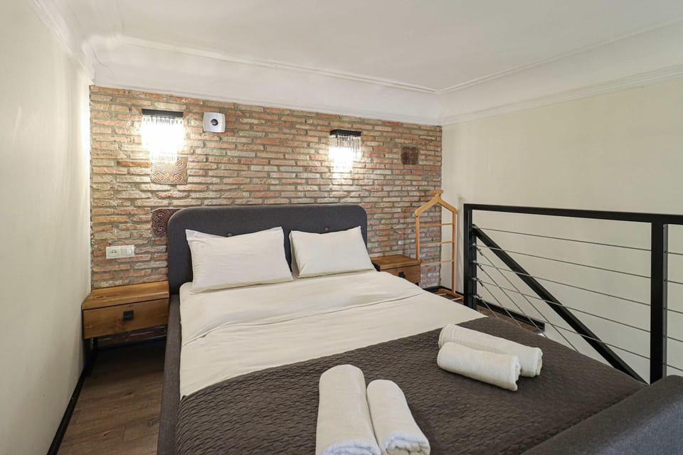 Old Tbilisi Mezzanine Charm - Comfort By Wehost Apartment in Tbilisi, Georgia