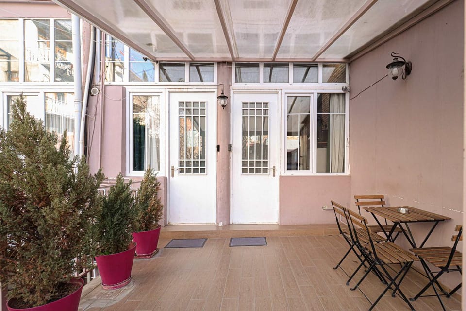 Old Tbilisi Mezzanine Charm - Comfort By Wehost Apartment in Tbilisi, Georgia