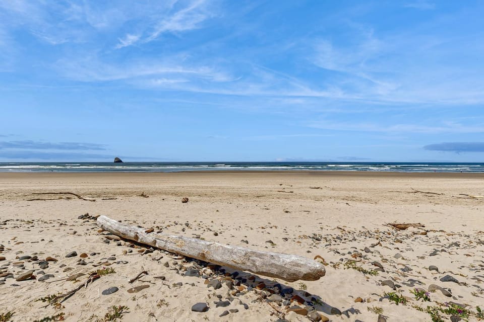 Cape Meares Beach Getaway House in Cape Meares