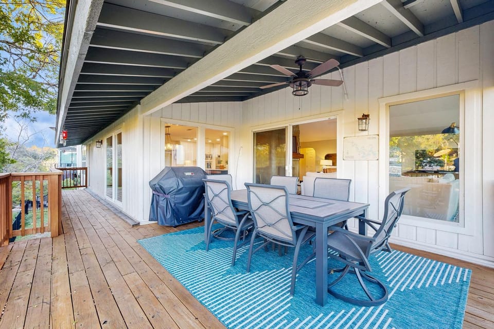 Peaceful Retreat on Quiet Cove on Lake Travis House in Lakeway