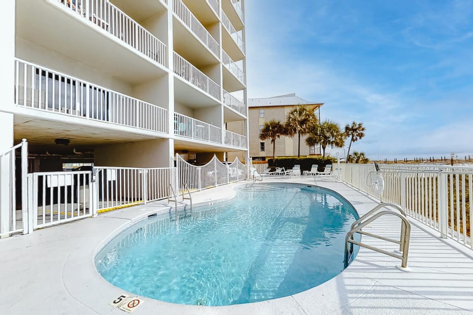 Tropic Isles 802 Apartment in West Beach