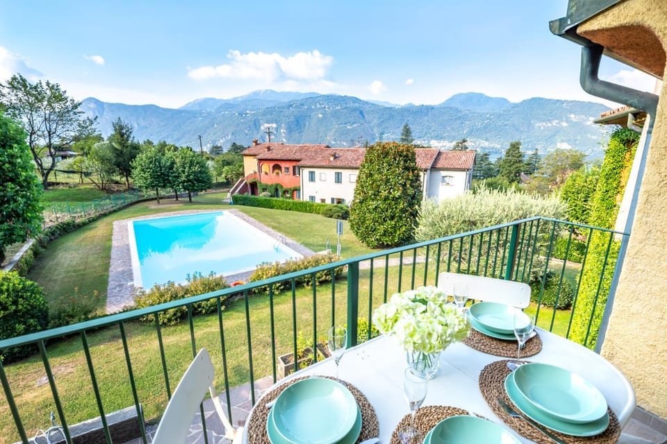 Garden, Balcony/Terrace, Swimming pool, Breakfast