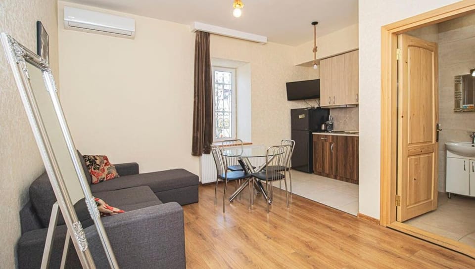 1BR Apt in Old Tbilisi Near Liberty Square - By Wehost Apartment in Tbilisi, Georgia
