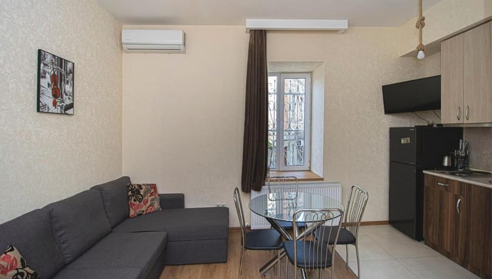 1BR Apt in Old Tbilisi Near Liberty Square - By Wehost Apartment in Tbilisi, Georgia