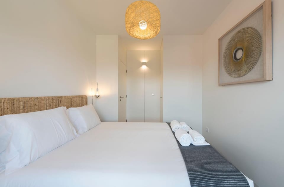 LovelyStay - Gorgeous Modern Flat w/ Balcony Apartment in Porto
