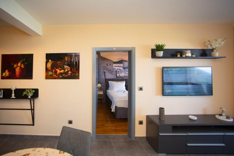 Communal lounge/ TV room, TV and multimedia