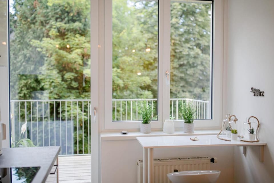 View (from property/room), Balcony/Terrace, Dining area