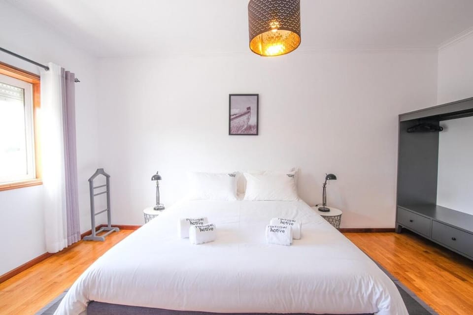 Private Gardened House - 5min from the beach Bed and Breakfast in Viana do Castelo District