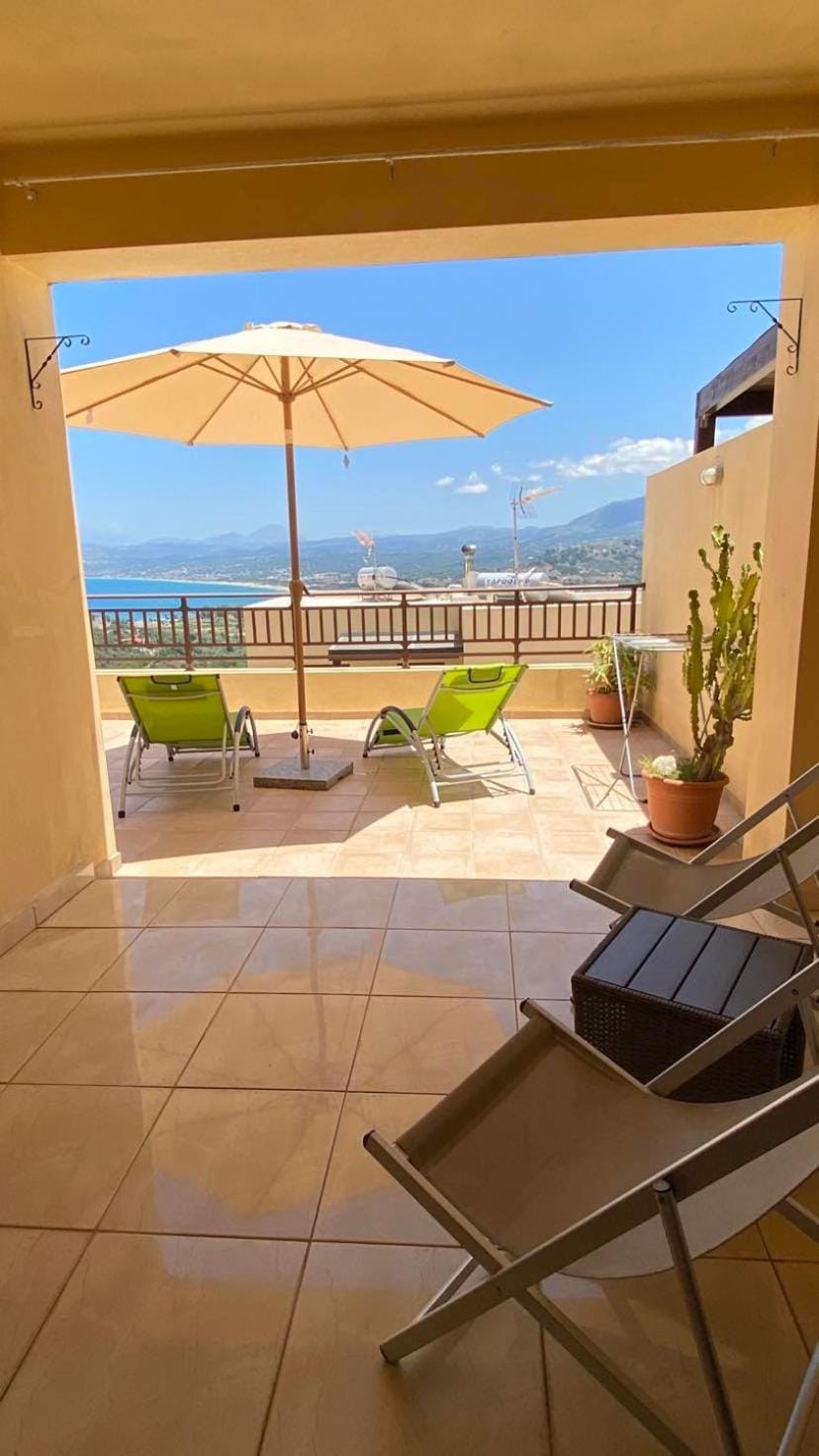 View (from property/room), Balcony/Terrace, Sea view, sunbed