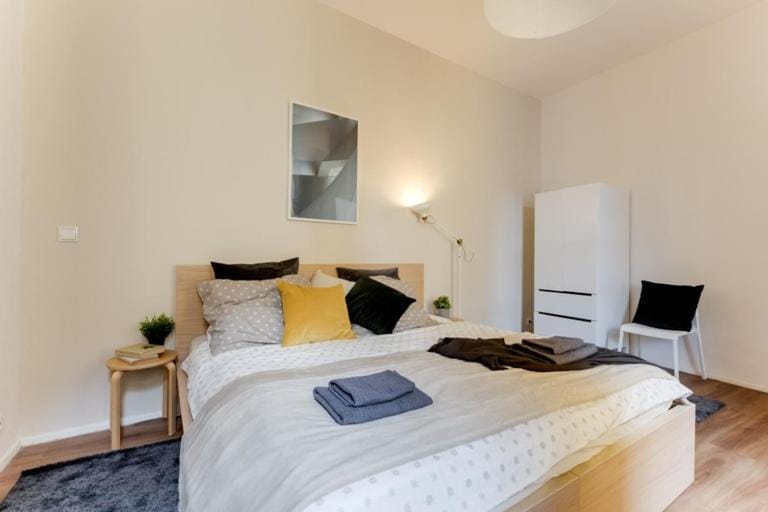 Bed, Photo of the whole room, Bedroom