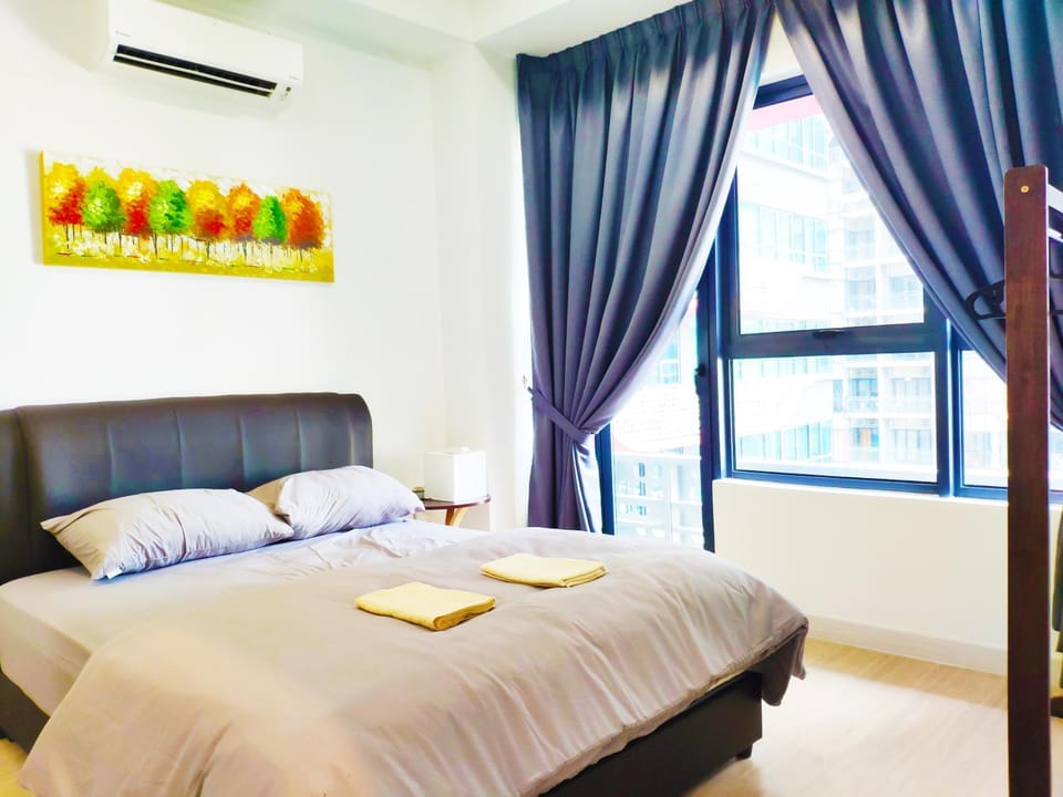 Photo of the whole room, Bedroom