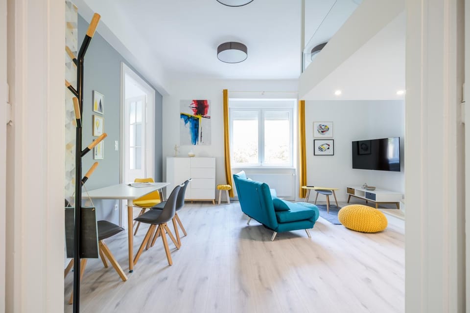Living room, Seating area, Dining area