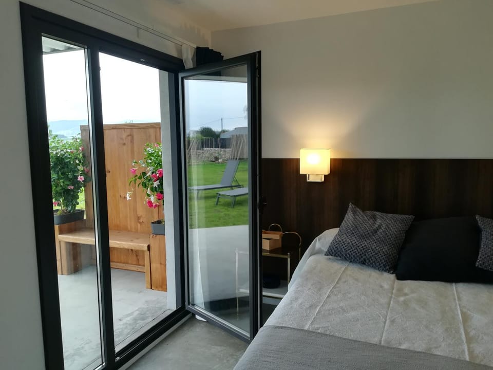 Bed, Balcony/Terrace, Bedroom