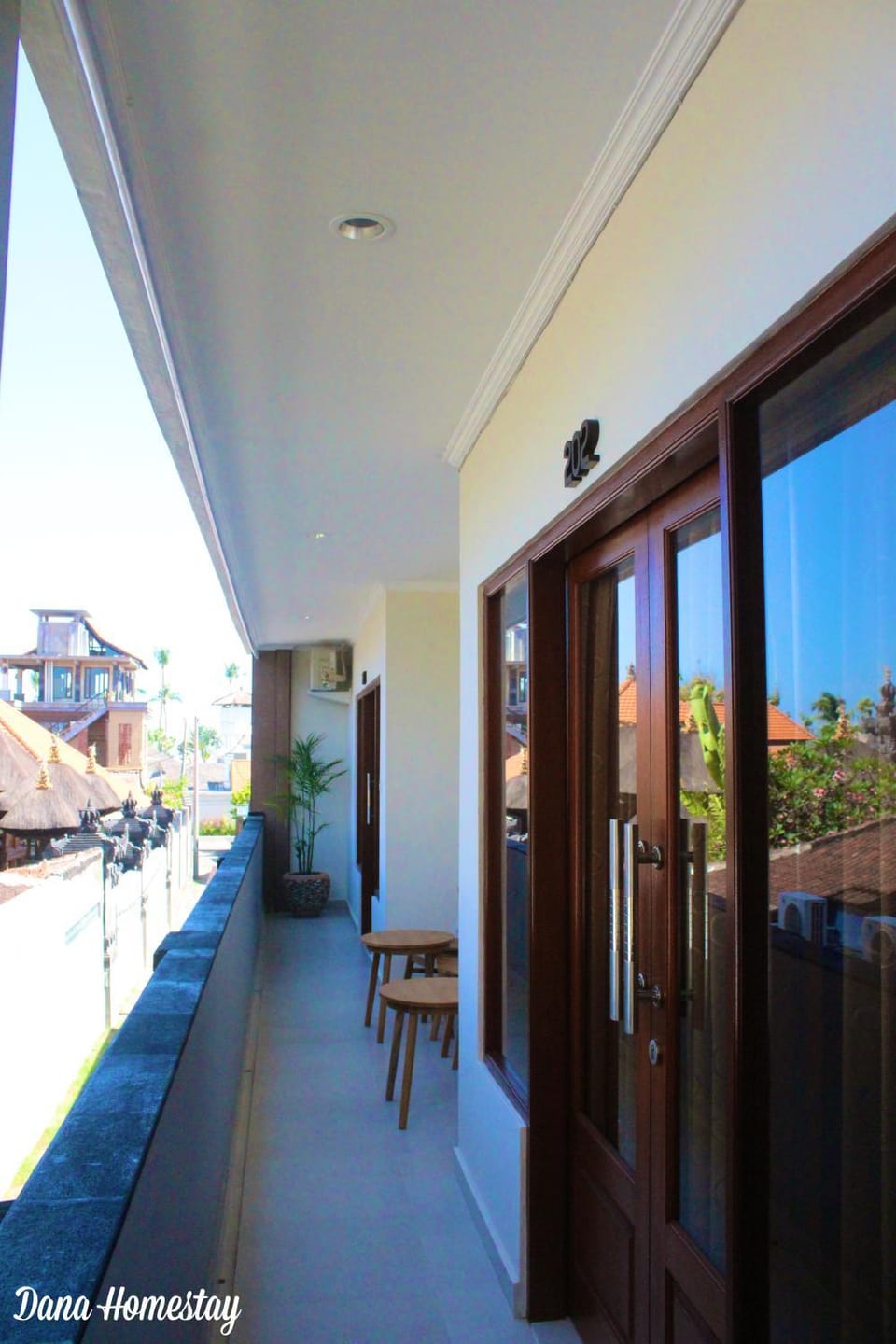 Facade/entrance, Balcony/Terrace, Street view