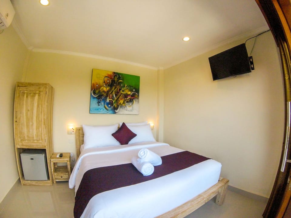 Bed, TV and multimedia, Photo of the whole room, Bedroom