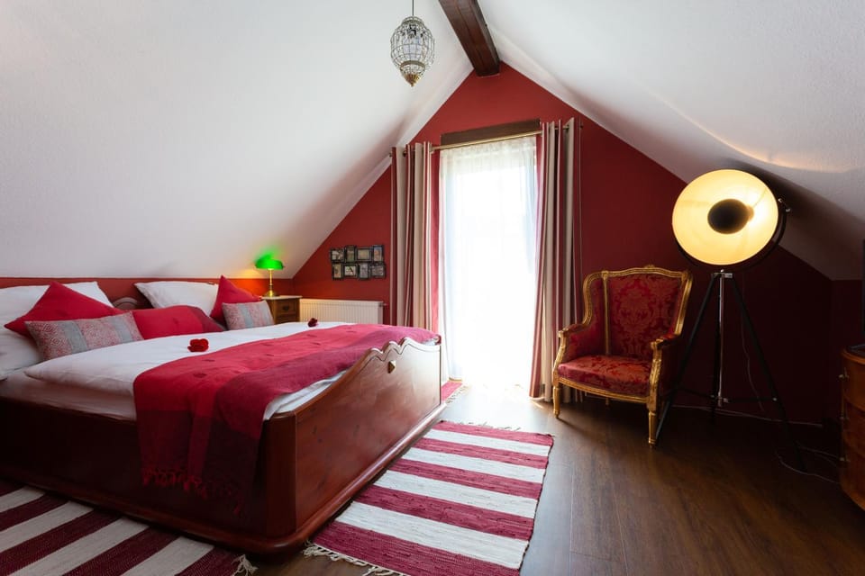 Bed, Photo of the whole room, Bedroom