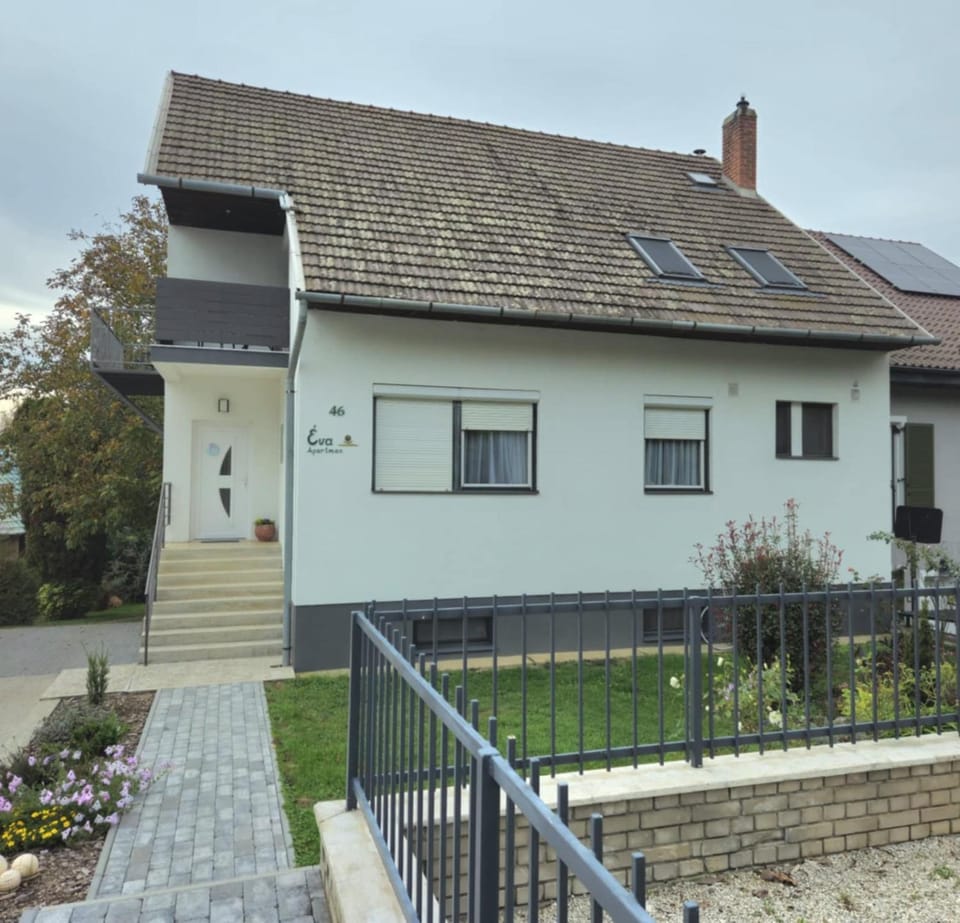 Éva Apartman Bed and Breakfast in Hévíz