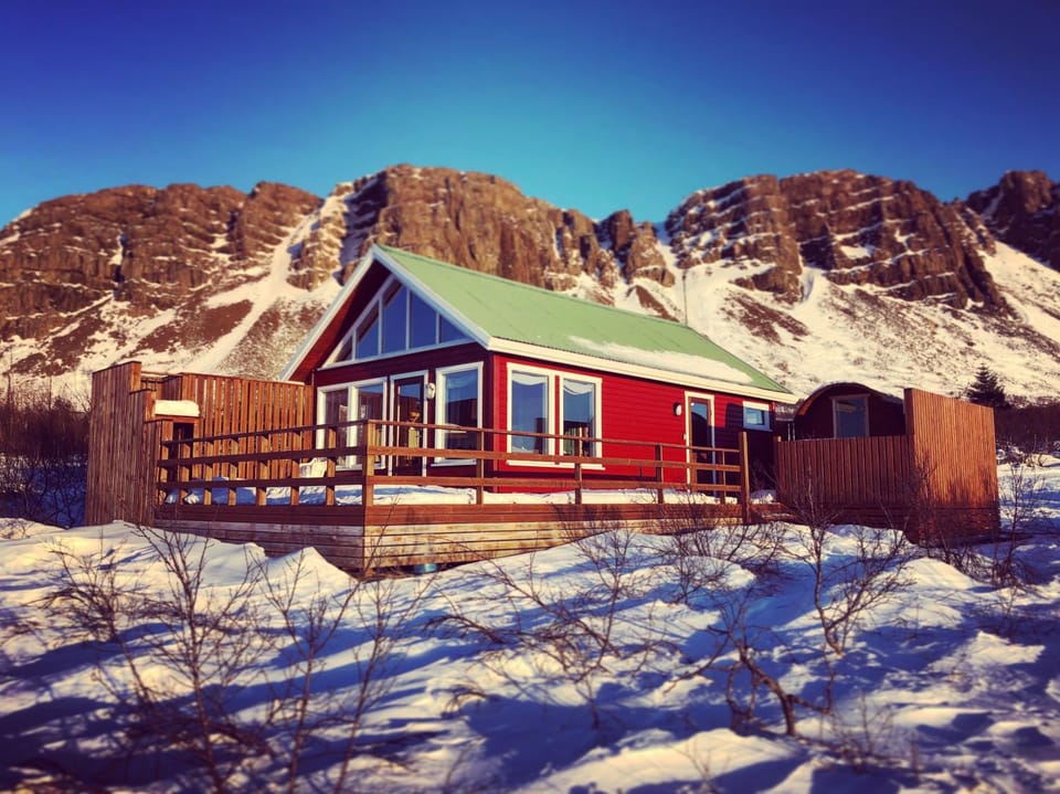 Property building, Day, Natural landscape, Winter, Mountain view