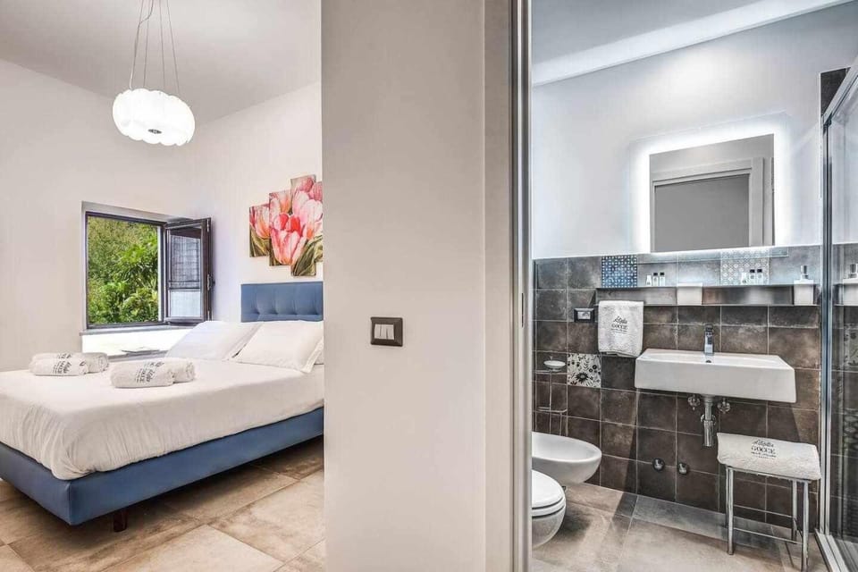 Bed, Bathroom, Bedroom