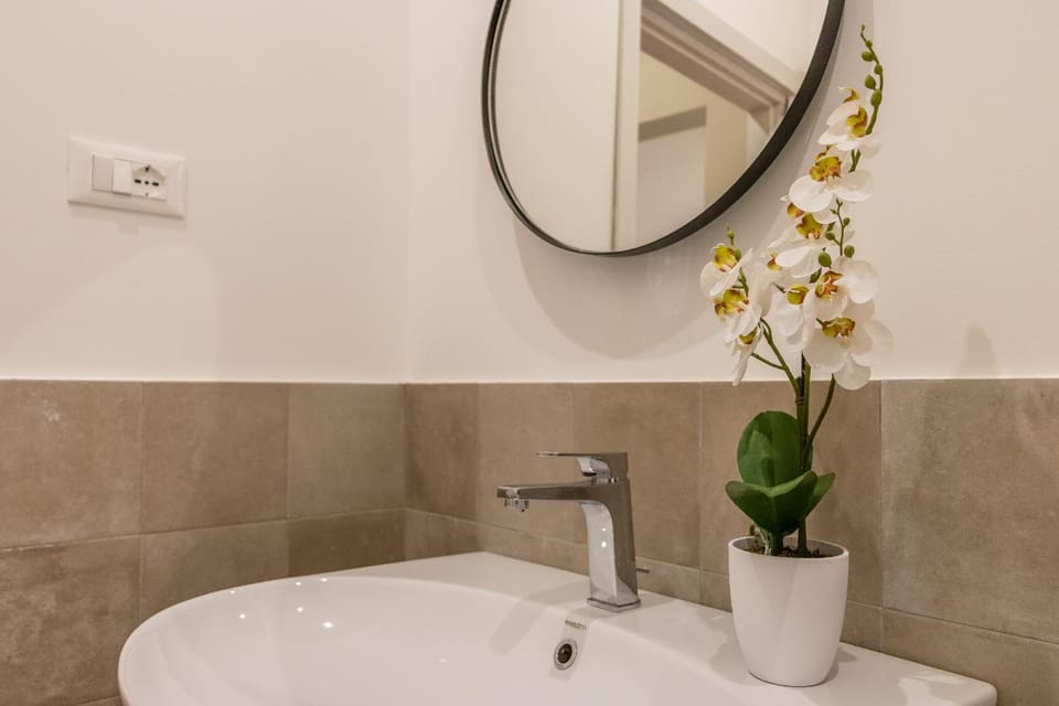 Pregiata camera con bagno privato - Blu di Prussia Apartment in Trieste