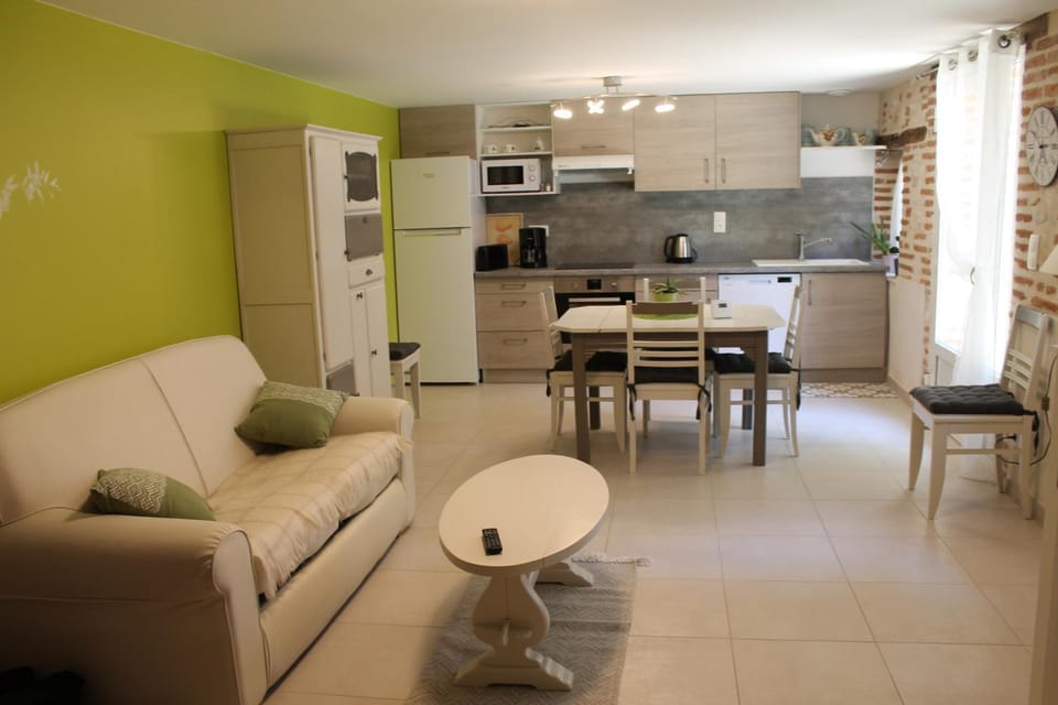 Kitchen or kitchenette, Living room, Dining area