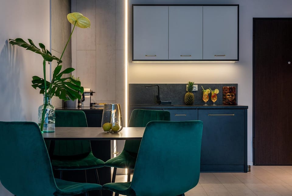 Coffee/tea facilities, Kitchen or kitchenette, Dining area