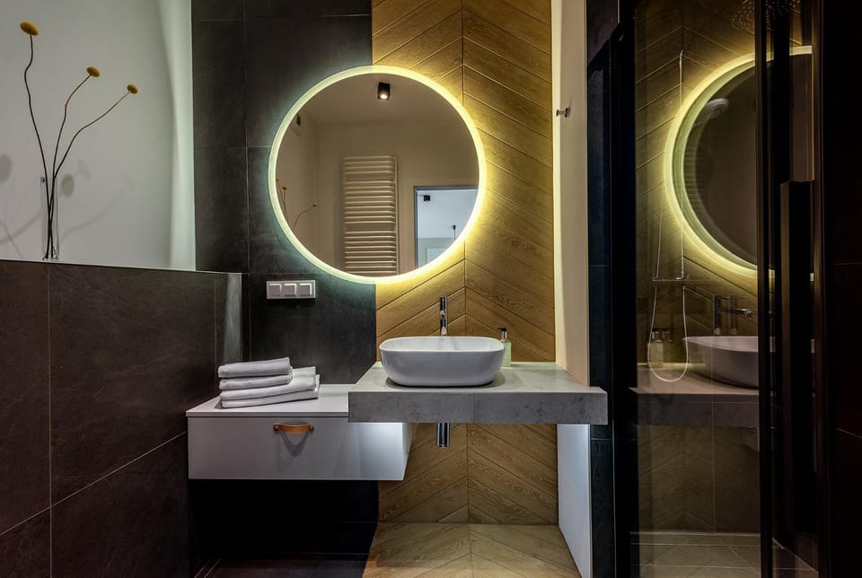 Bathroom, Decorative detail, towels