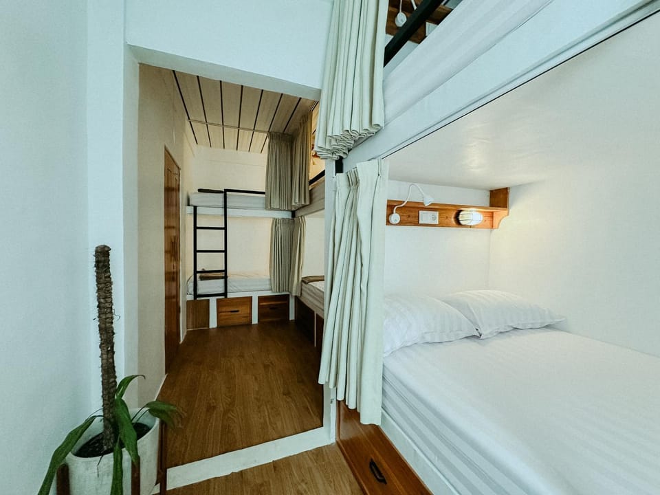 Bedroom, bunk bed