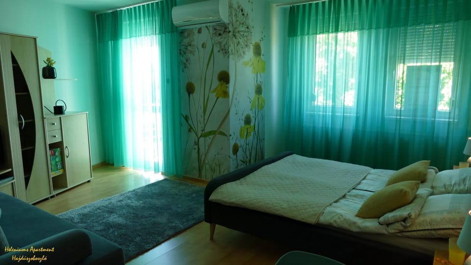 Bed, Living room, Photo of the whole room, air conditioner