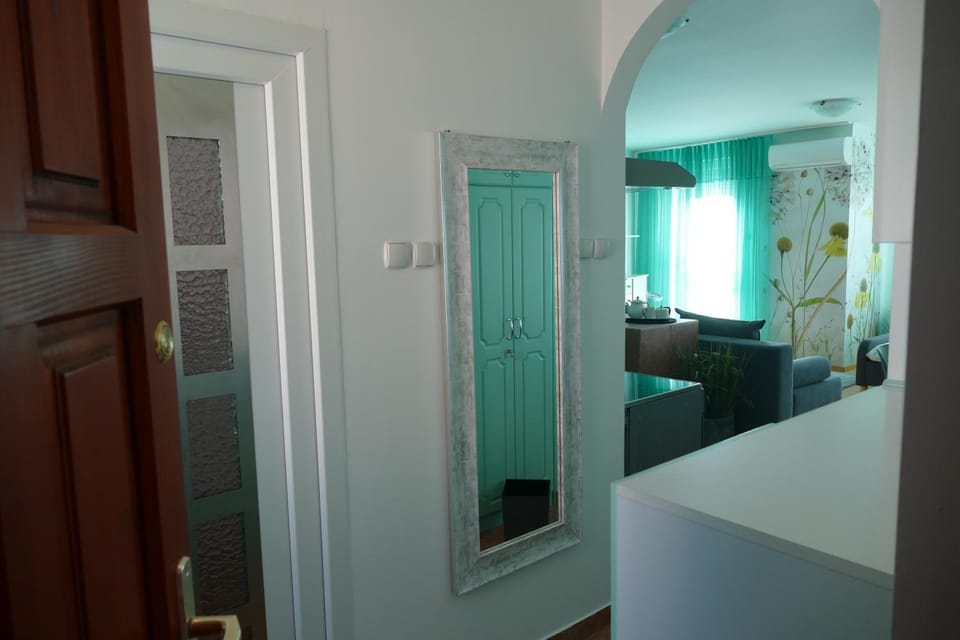 Photo of the whole room, furniture, air conditioner
