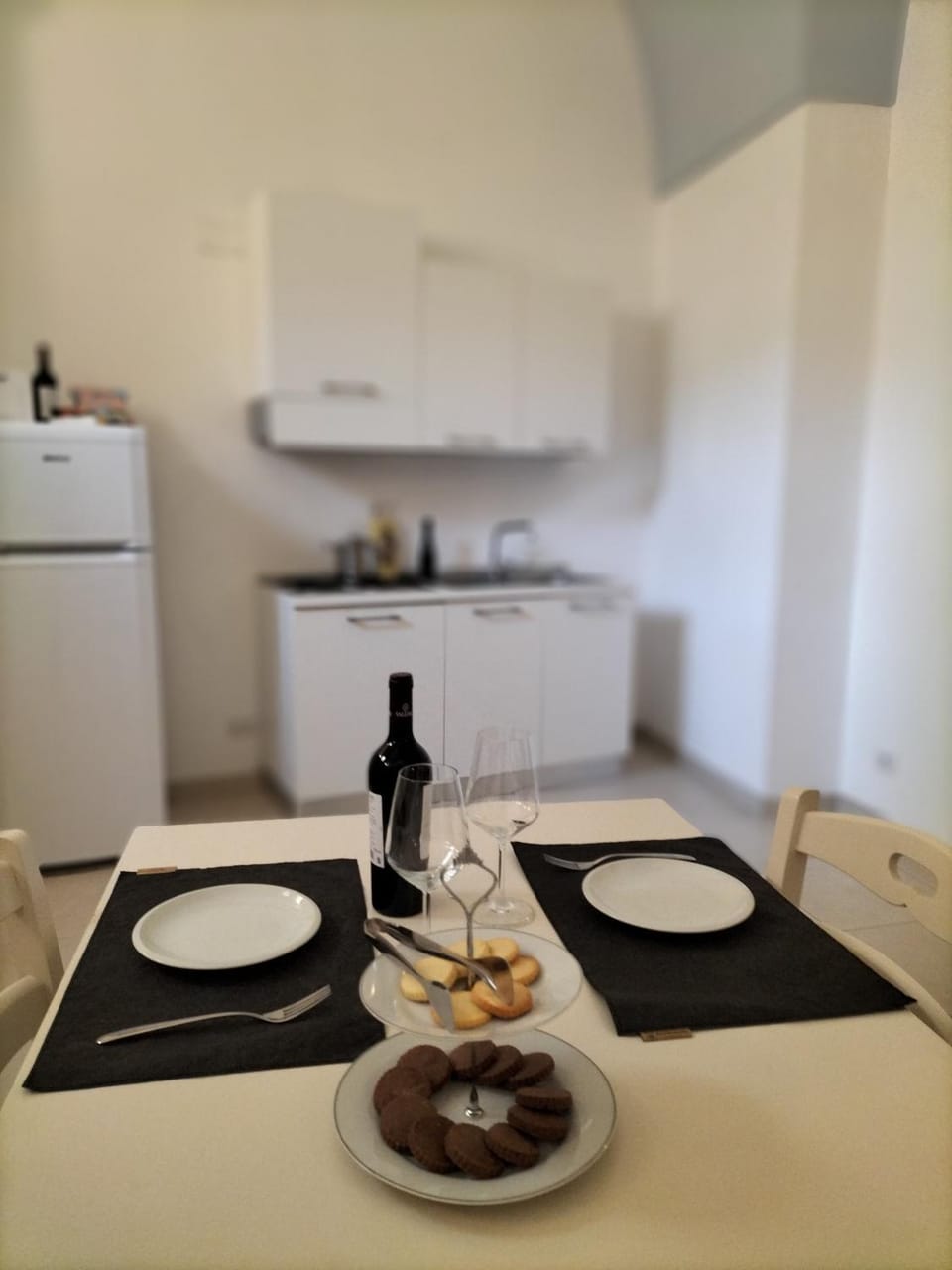 Kitchen or kitchenette, Food and drinks, Dining area, Breakfast, stove