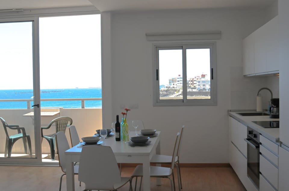 Balcony/Terrace, Kitchen or kitchenette, Dining area, Sea view