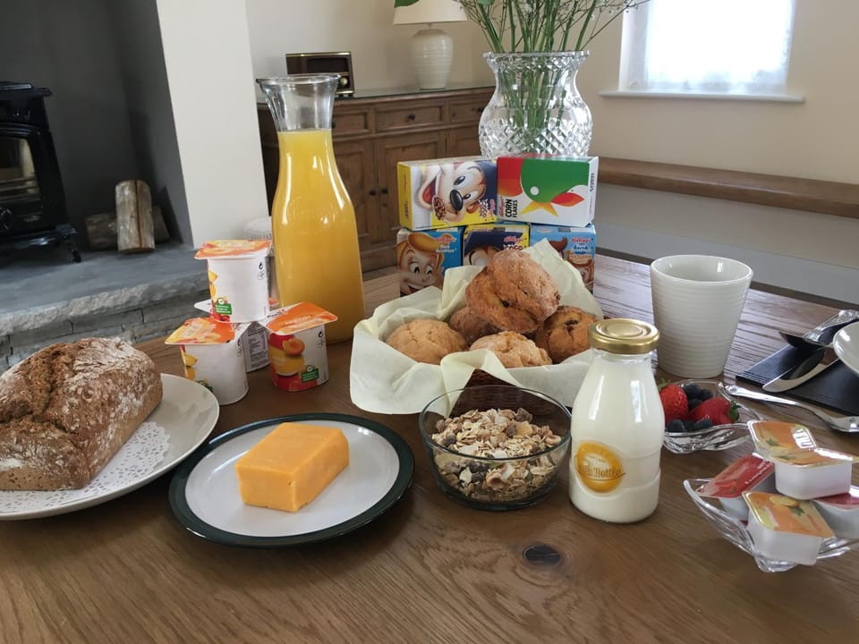 Conway's Cottage with Sea View Nestling by Cliffs-of-Moher Bed and Breakfast in County Clare