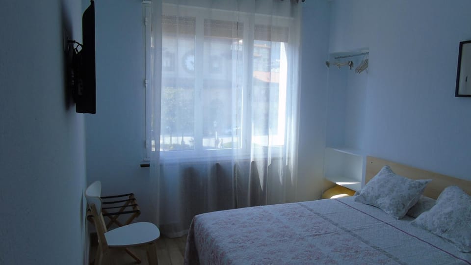 PENSION OVIEDO Bed and Breakfast in Oviedo