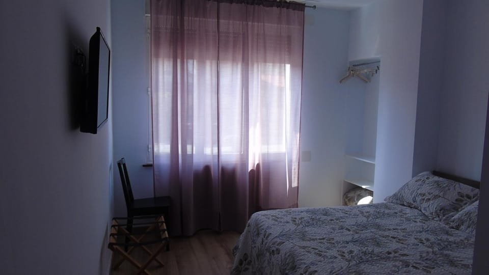 PENSION OVIEDO Bed and Breakfast in Oviedo