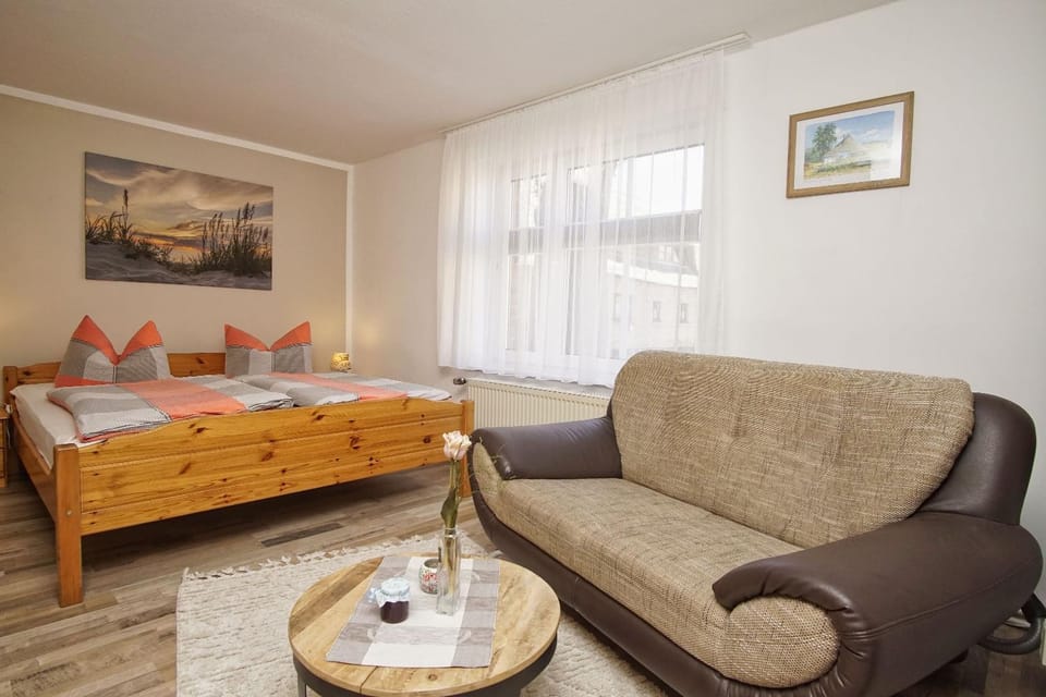 Bed, Living room, Photo of the whole room, Seating area, Bedroom