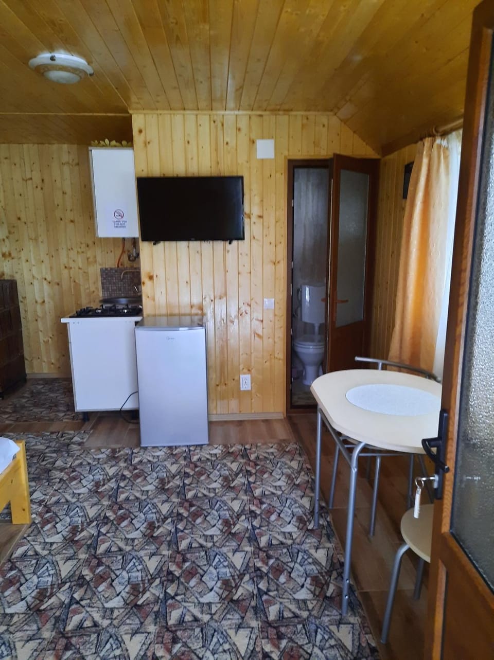 Seating area, Dining area