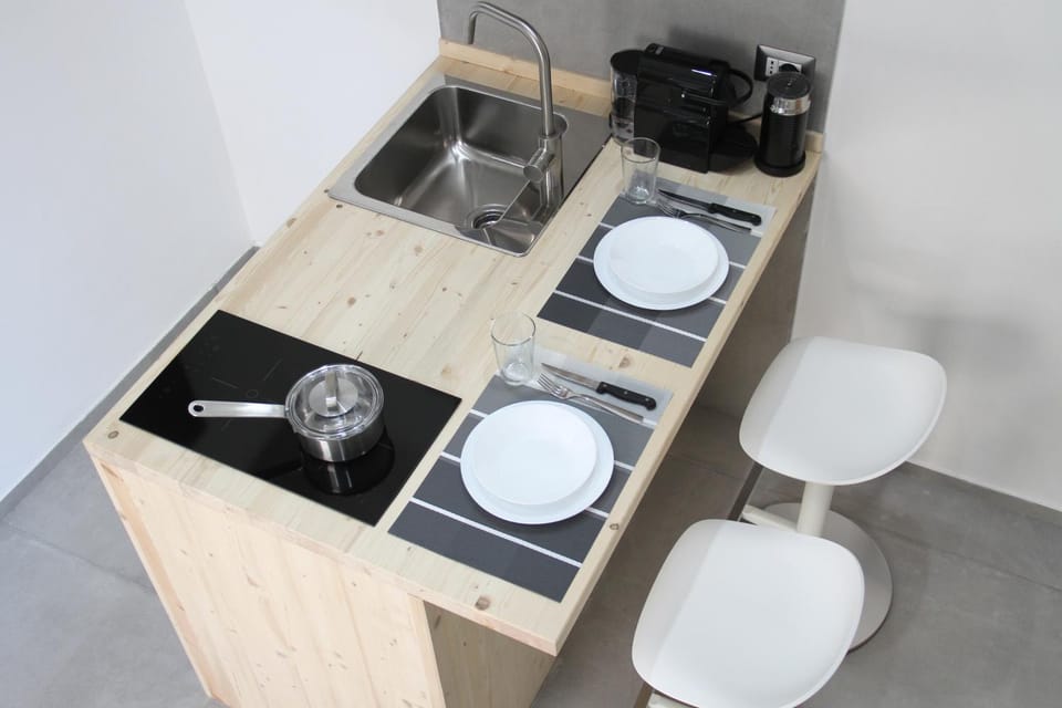 Kitchen or kitchenette