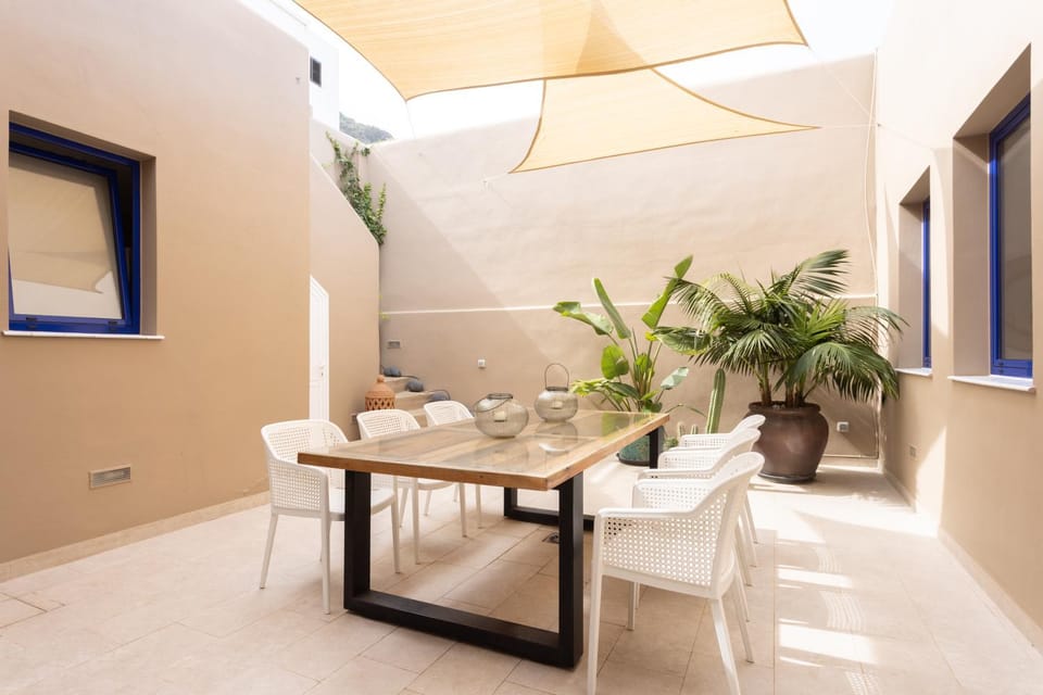 Off site, Living room, Seating area, Dining area, Inner courtyard view