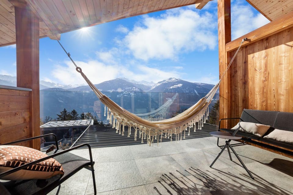 View (from property/room), Balcony/Terrace, Mountain view