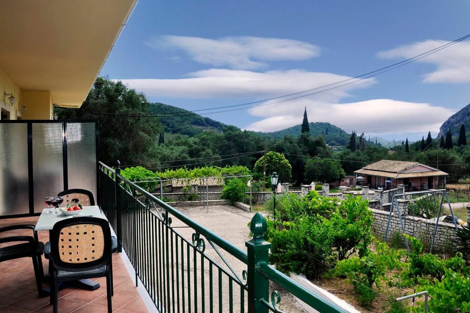 Balcony/Terrace, Garden view, Mountain view