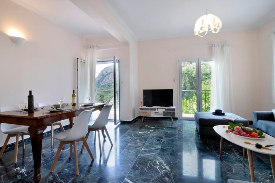 Living room, Seating area, Dining area