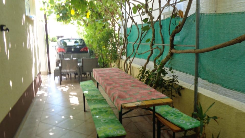 Location, children, Family