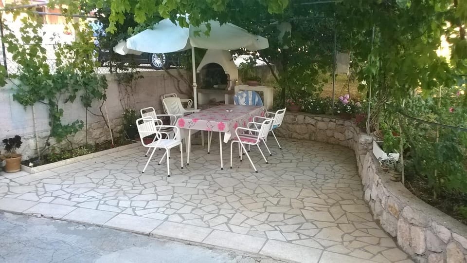 Location, children, Family