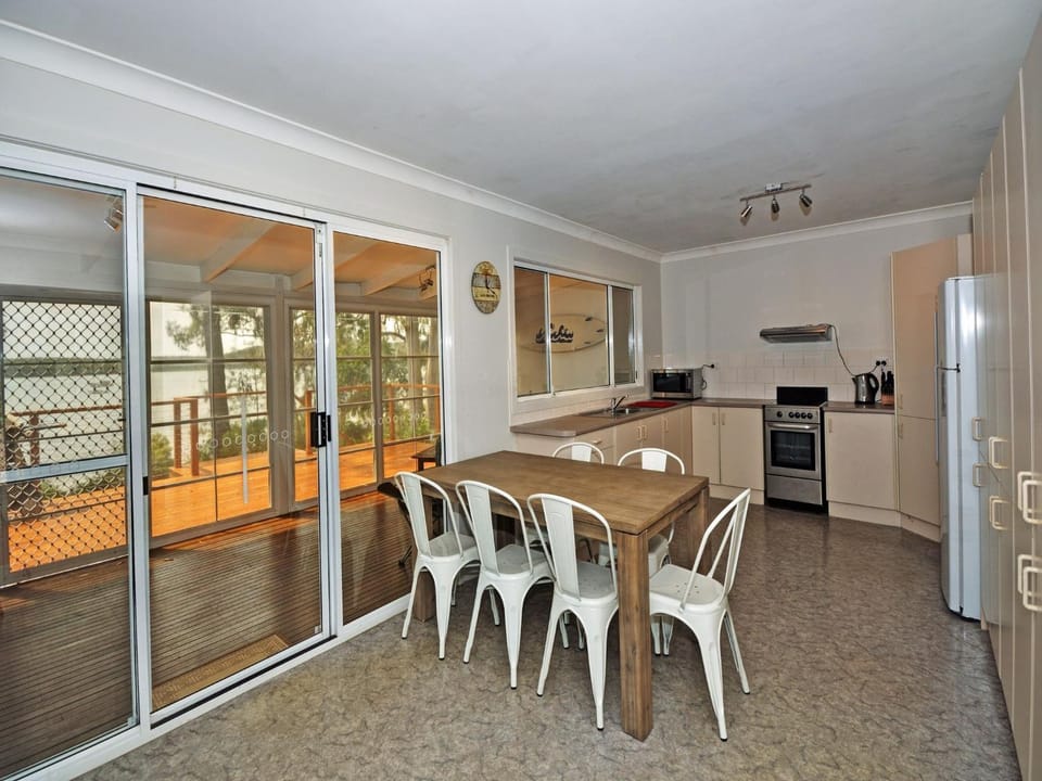 Paradise 54 Eastslopes Way House in North Arm Cove